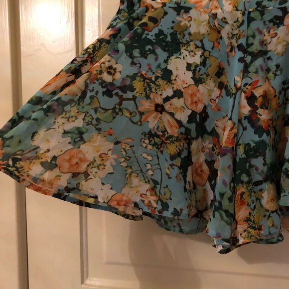 Show me your Mumu falling floral Carlos swing shor - Picture 4 of 5